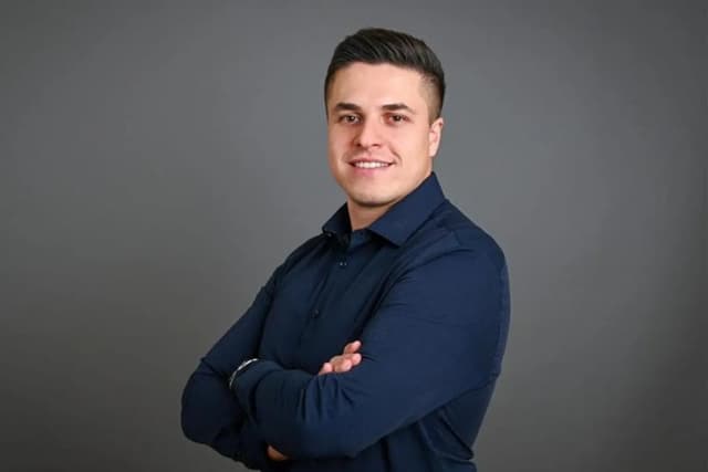 Leutrim Miftaraj, Gründer von Flenio